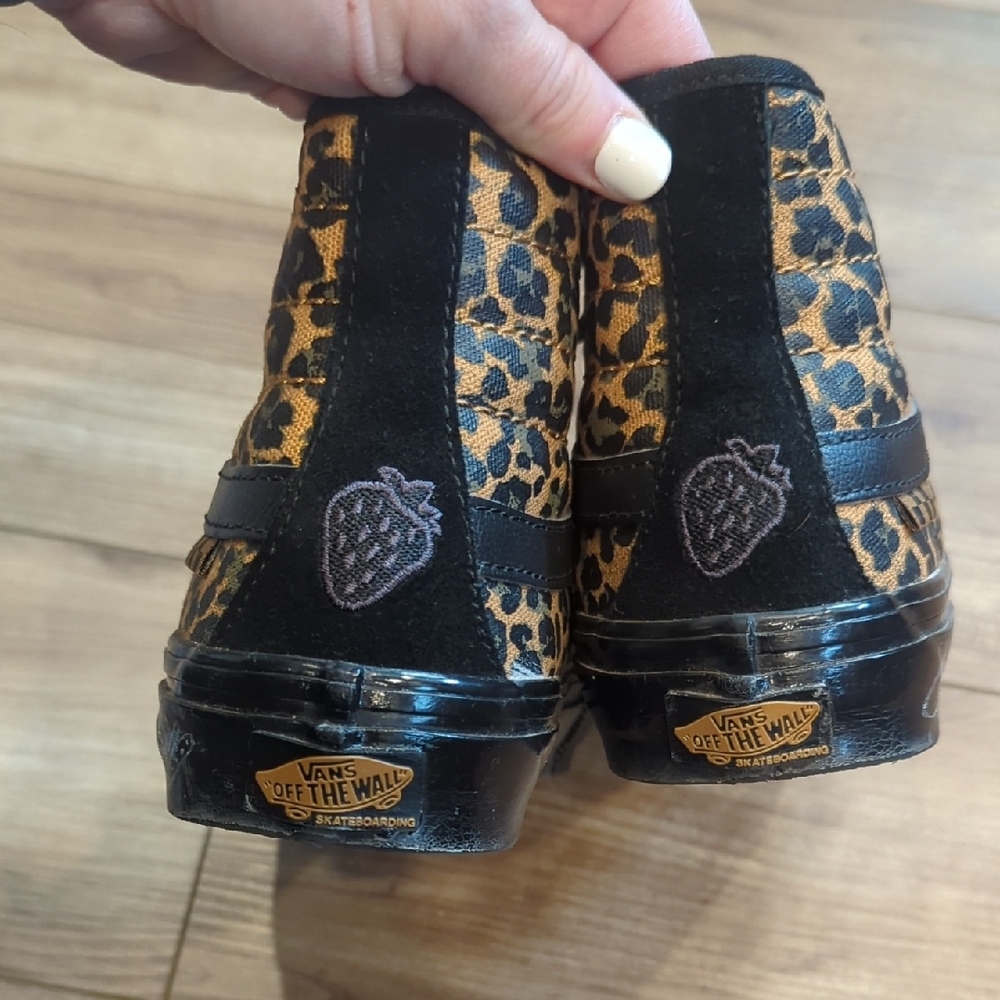 Vans Limited Edition Cher Strawberry Leopard Sk8 His - Picture 5 of 9